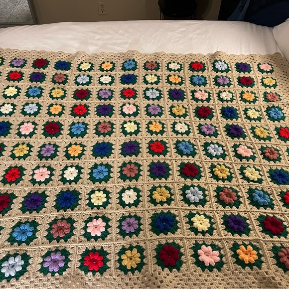 Handmade Granny Square Crochet Blanket Afghan 3D Flowers Vintage Throw 46x72 - Picture 6 of 7